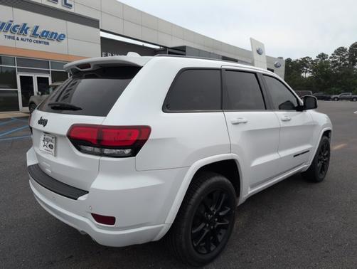 2020 Jeep Grand Cherokee LAREDO