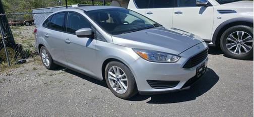 Ingot Silver Metallic 2018 Ford Focus SE
