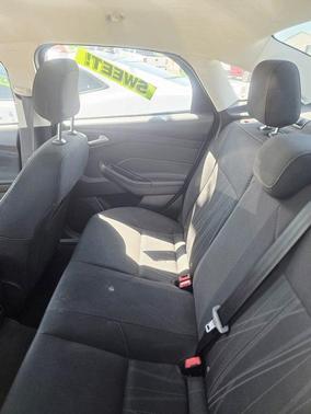 Ingot Silver Metallic 2018 Ford Focus SE