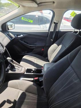 Ingot Silver Metallic 2018 Ford Focus SE