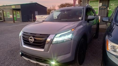 2022 Nissan Pathfinder Platinum