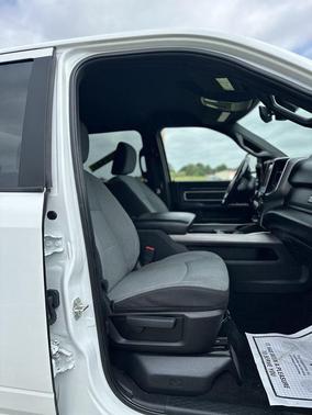 Bright White Clearcoat 2024 RAM 2500 Big Horn Crew Cab 4x4 6'4' Box