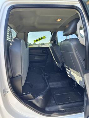 Bright White Clearcoat 2018 RAM 2500 Tradesman Crew Cab 4x4 6'4' Box
