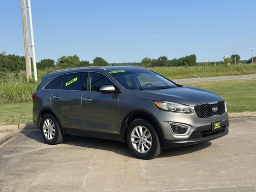 Titanium Silver 2018 Kia Sorento LX