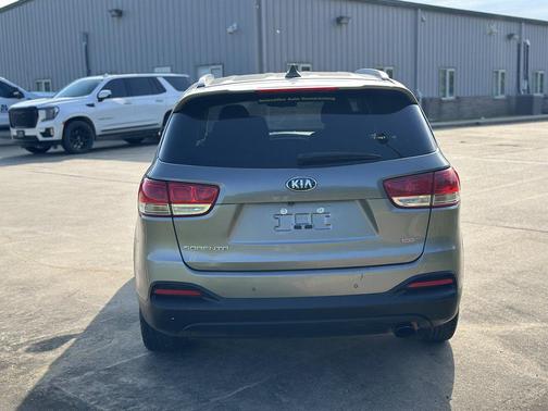 Titanium Silver 2018 Kia Sorento LX