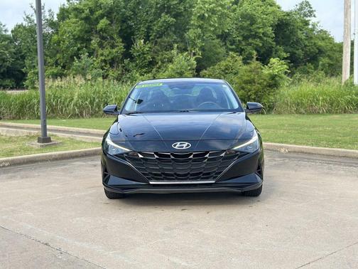 Phantom Black 2022 Hyundai ELANTRA SEL