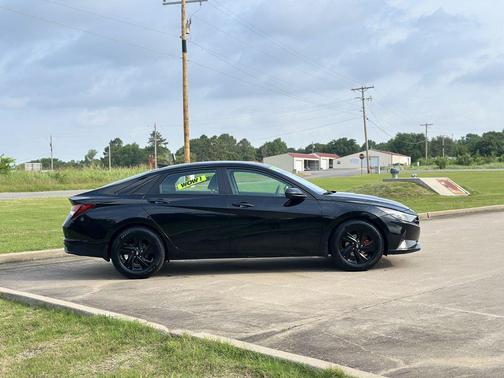 Phantom Black 2022 Hyundai ELANTRA SEL