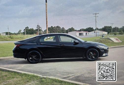 Phantom Black 2022 Hyundai ELANTRA SEL