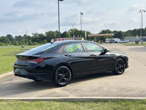 Phantom Black 2022 Hyundai ELANTRA SEL