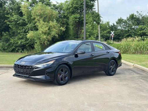 Phantom Black 2022 Hyundai ELANTRA SEL