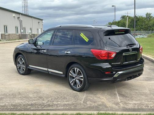 Magnetic Black Metallic 2017 Nissan Pathfinder Platinum