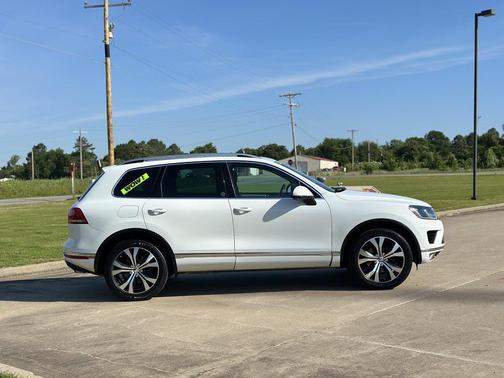 Pure White 2017 Volkswagen Touareg V6 Wolfsburg Edition
