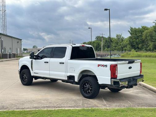 Oxford White 2024 Ford F-250 XLT