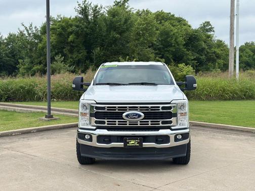 Oxford White 2024 Ford F-250 XLT