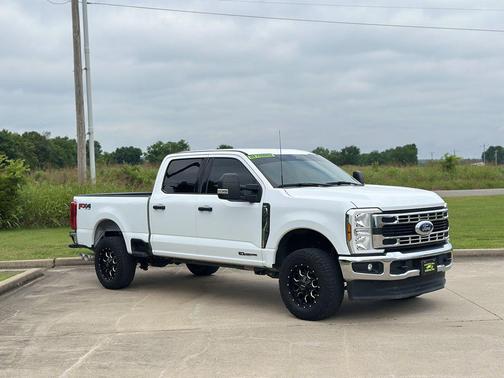 Oxford White 2024 Ford F-250 XLT