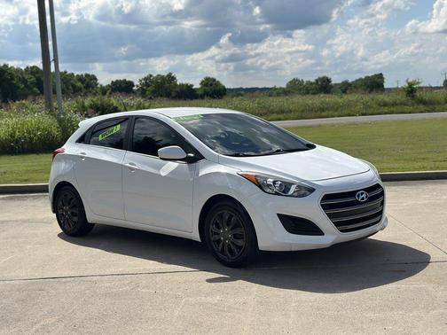 WHITE 2016 Hyundai Elantra GT Base