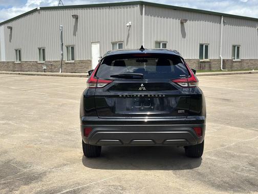 Labrador Black Pearl 2022 Mitsubishi Eclipse Cross LE