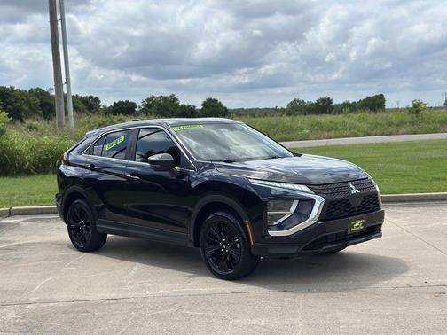 Labrador Black Pearl 2022 Mitsubishi Eclipse Cross LE