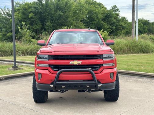 RED 2018 Chevrolet Silverado 1500 2LT