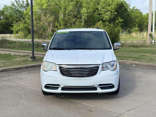 2014 Chrysler Town & Country Touring-L