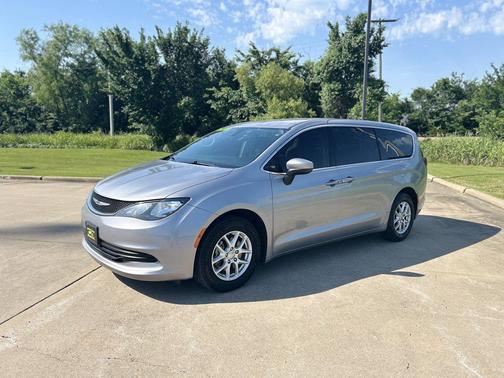 Billet Silver Metallic Clearcoat 2019 Chrysler Pacifica LX