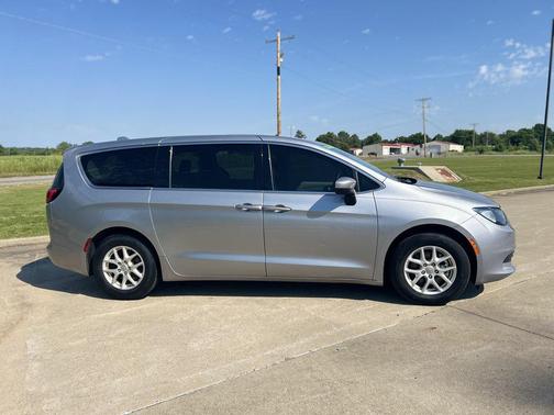 Billet Silver Metallic Clearcoat 2019 Chrysler Pacifica LX