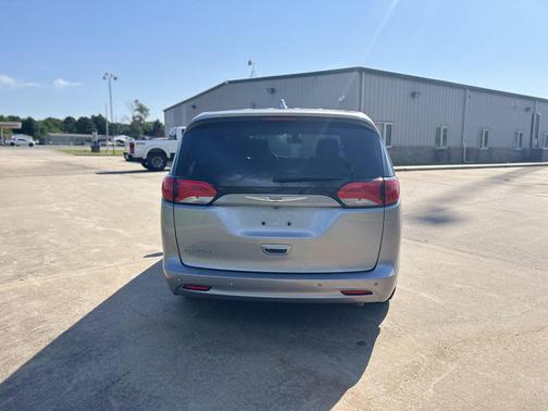 Billet Silver Metallic Clearcoat 2019 Chrysler Pacifica LX