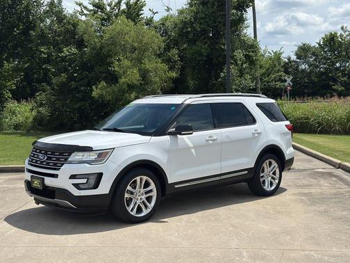 WHITE 2017 Ford Explorer XLT