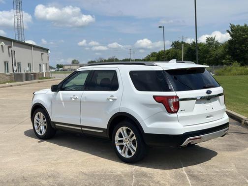 WHITE 2017 Ford Explorer XLT