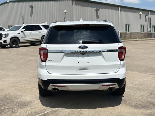 WHITE 2017 Ford Explorer XLT