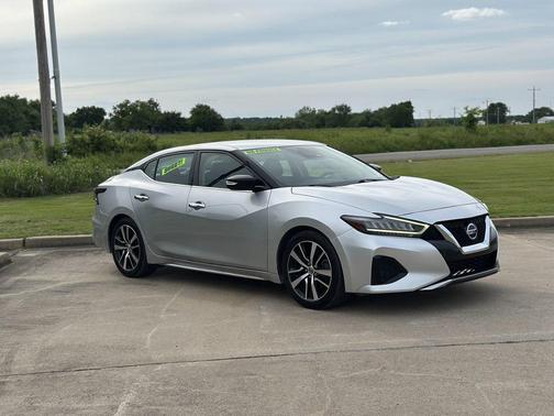 Brilliant Silver Metallic 2022 Nissan Maxima SV Xtronic CVT