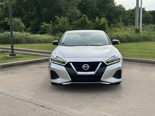Brilliant Silver Metallic 2022 Nissan Maxima SV Xtronic CVT