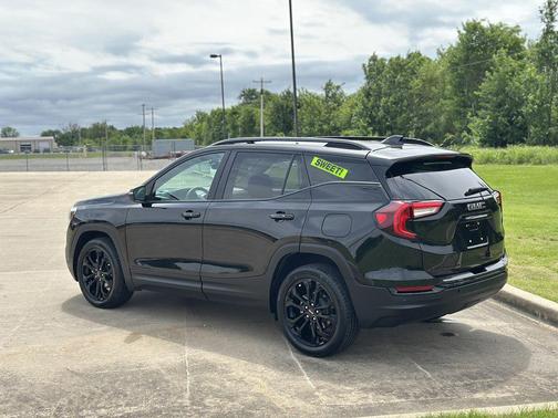 Ebony Twilight Metallic 2022 GMC Terrain SLE