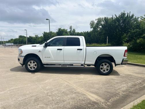 Bright White Clearcoat 2024 RAM 2500 Big Horn Crew Cab 4x4 6'4' Box