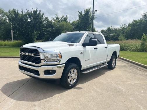 Bright White Clearcoat 2024 RAM 2500 Big Horn Crew Cab 4x4 6'4' Box