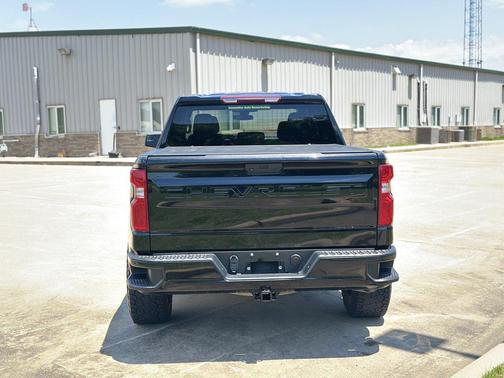 Black 2022 Chevrolet Silverado 1500 Limited Custom