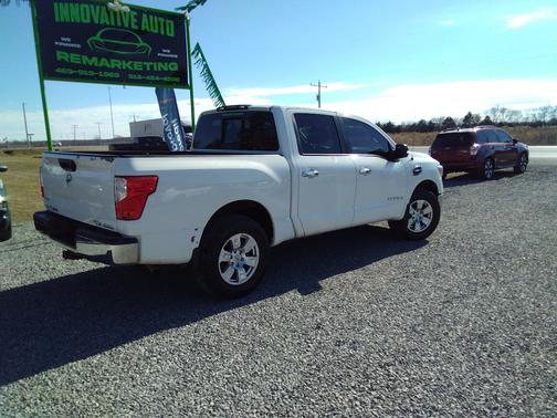 2017 Nissan Titan SV