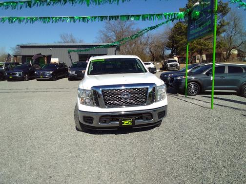 2017 Nissan Titan SV