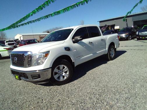 2017 Nissan Titan SV