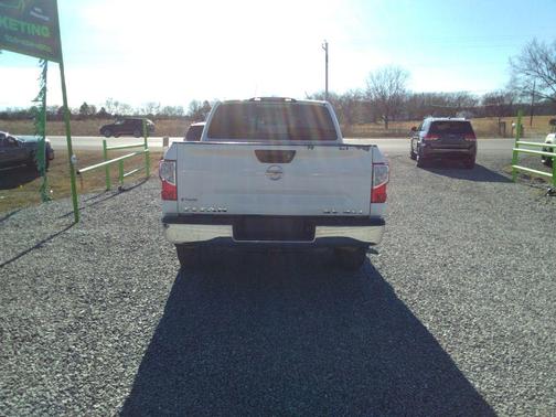 2017 Nissan Titan SV