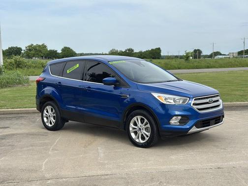 Lightning Blue Metallic 2019 Ford Escape SE
