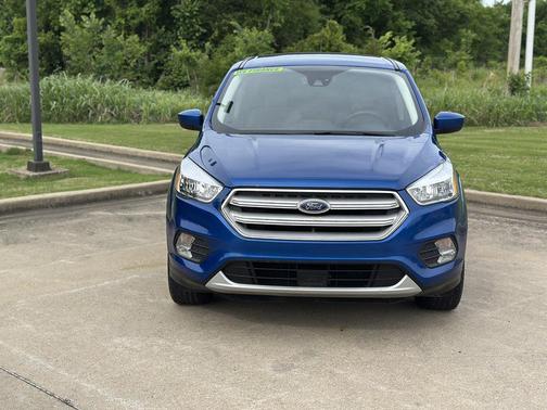 Lightning Blue Metallic 2019 Ford Escape SE