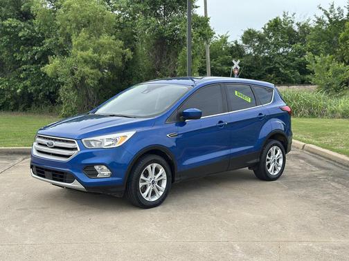 Lightning Blue Metallic 2019 Ford Escape SE