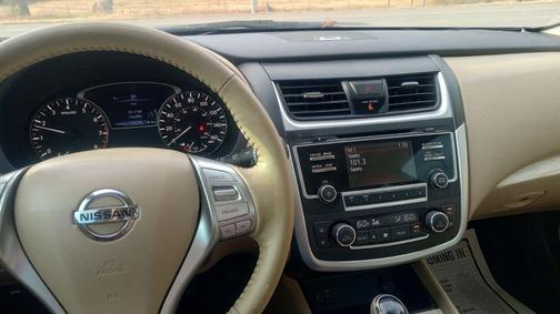 Super Black 2017 Nissan Altima 2.5 SR