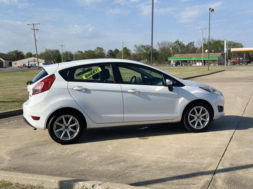 WHITE 2019 Ford Fiesta SE