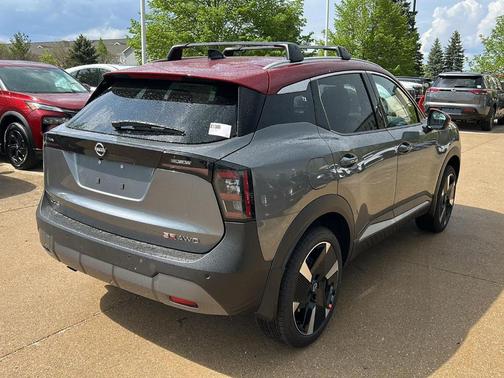 2t Gun Red Roof 2026 Nissan Kicks SR