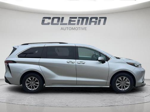 2024 Toyota Sienna XLE