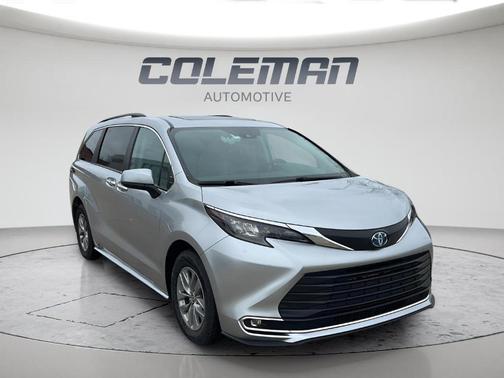 2024 Toyota Sienna XLE