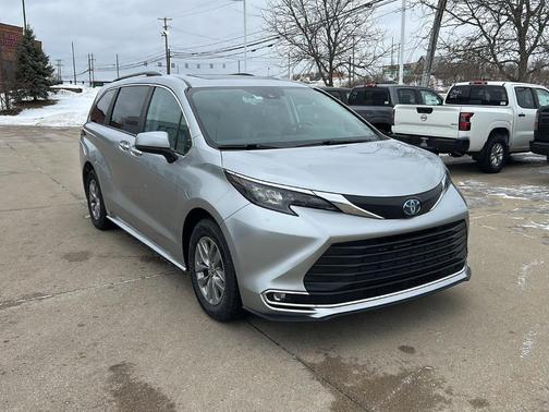 2024 Toyota Sienna 