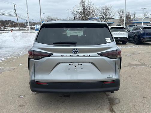 2024 Toyota Sienna 